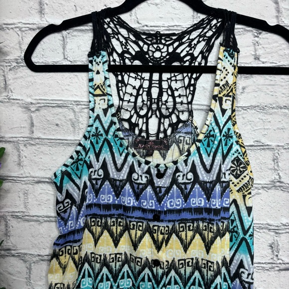 *🌼3/$30🌼Almost Famous Sleeveless Aztec Tribal Print Sleeveless Tank Size M - Picture 9 of 14
